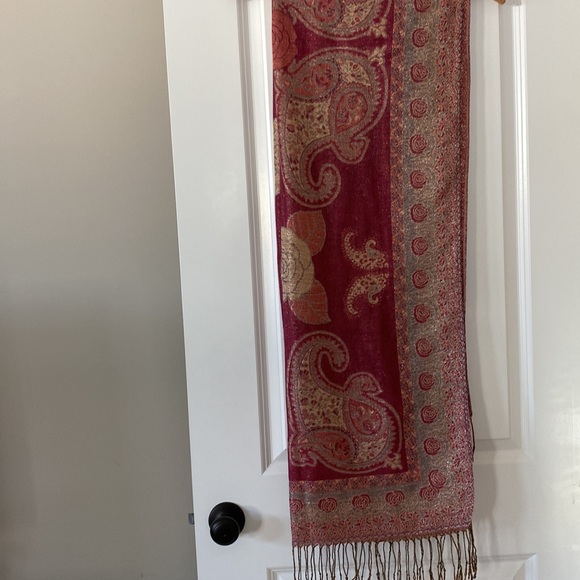 Red, Gold, Silver Pashmina Wrap/ Stole w Tassel Fringe, Roses & Paisley Print - Picture 9 of 14